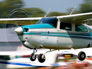 LV-OCO - Private Cessna 210 Centurion