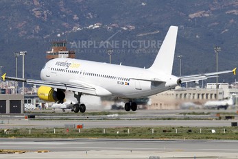 EC-LQM - Vueling Airlines Airbus A320