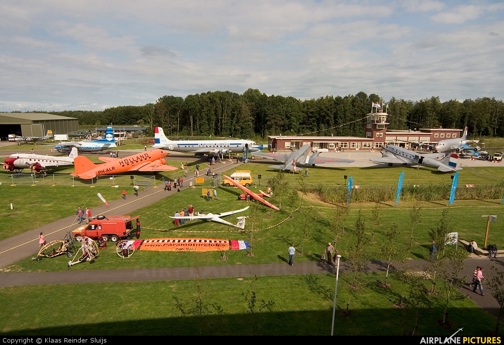 - Airport Overview - aircraft at Lelystad