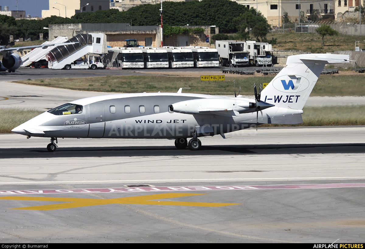 Windjet I-WJET aircraft at Malta Intl