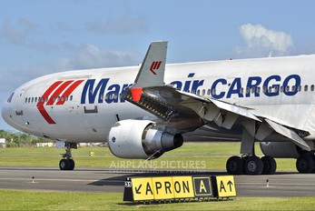 PH-MCR - Martinair Cargo McDonnell Douglas MD-11