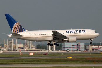 N73152 - United Airlines Boeing 767-200ER