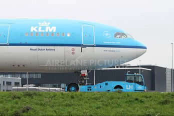 PH-AOB - KLM Airbus A330-200