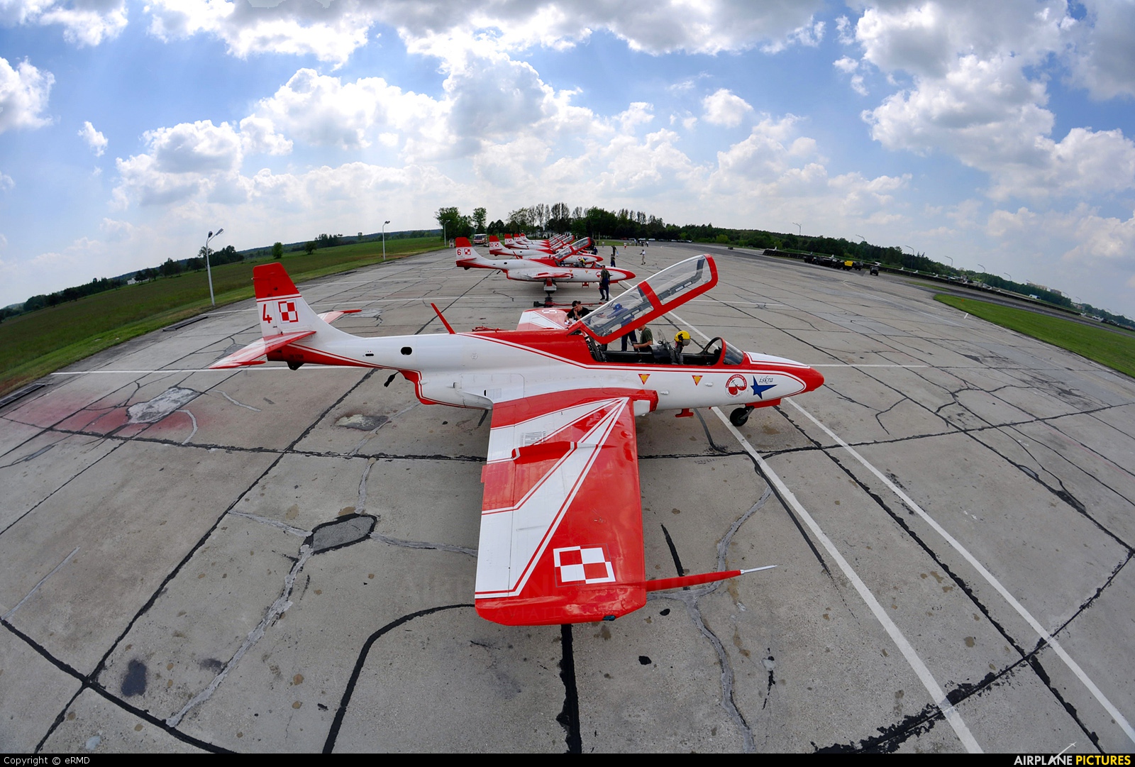 Poland - Air Force: White & Red Iskras 1708 aircraft at Dęblin