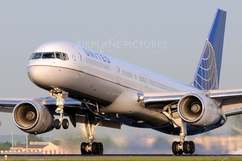 N29129 - United Airlines Boeing 757-200