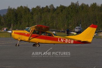 LN-BGB - Grenland Fallskjermklubb Cessna 206 Stationair (all models)