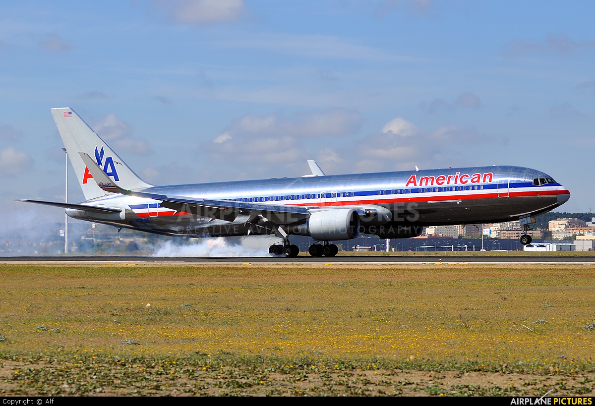 American Airlines N39356 aircraft at Madrid - Barajas