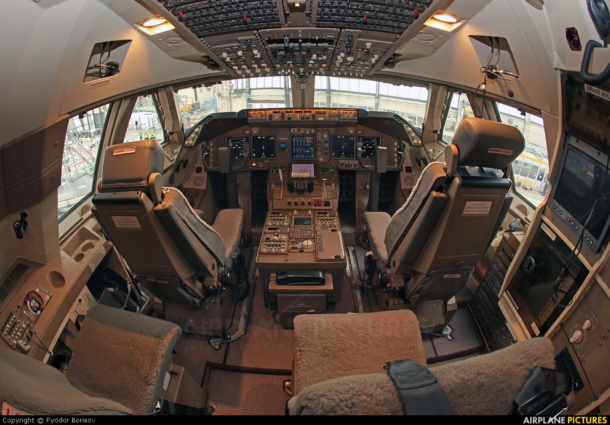777 cockpit jumpseat