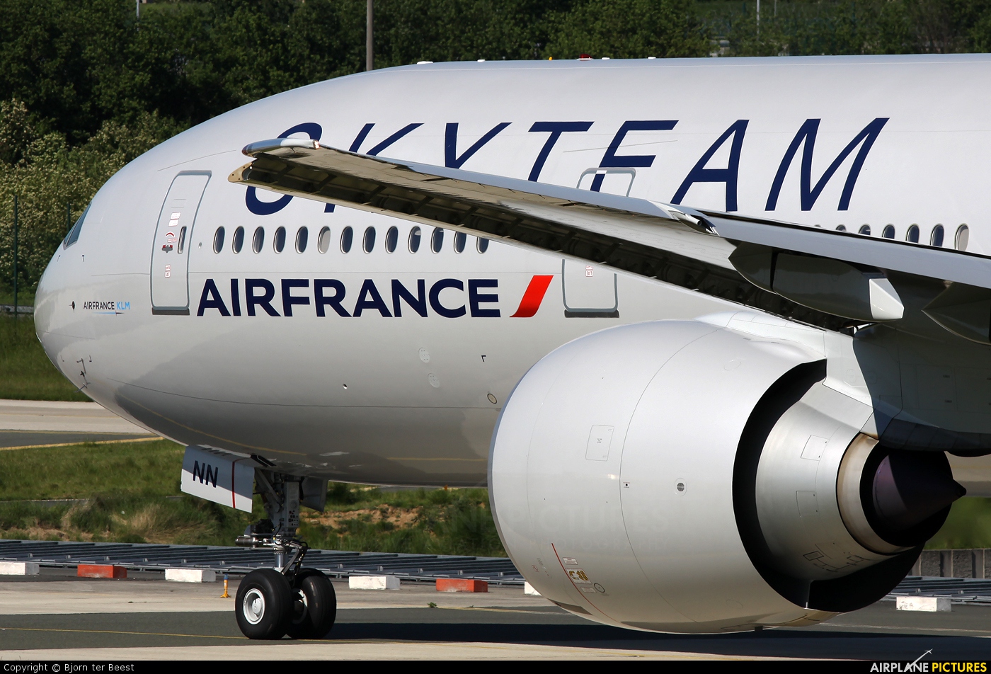 Air France F-GZNN aircraft at Paris - Charles de Gaulle
