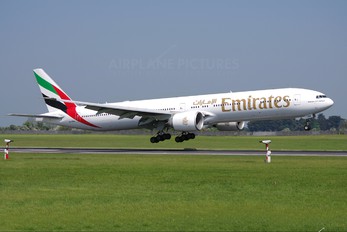 A6-EBW - Emirates Airlines Boeing 777-300ER