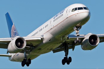 N41140 - United Airlines Boeing 757-200