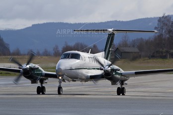 OY-PEB - Private Beechcraft 200 King Air