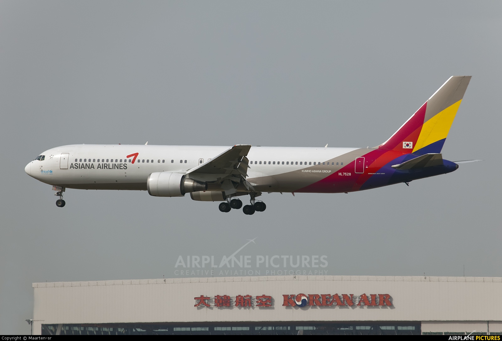 Asiana Airlines HL7528 aircraft at Seoul - Incheon