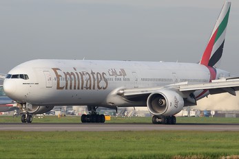 A6-EMT - Emirates Airlines Boeing 777-300