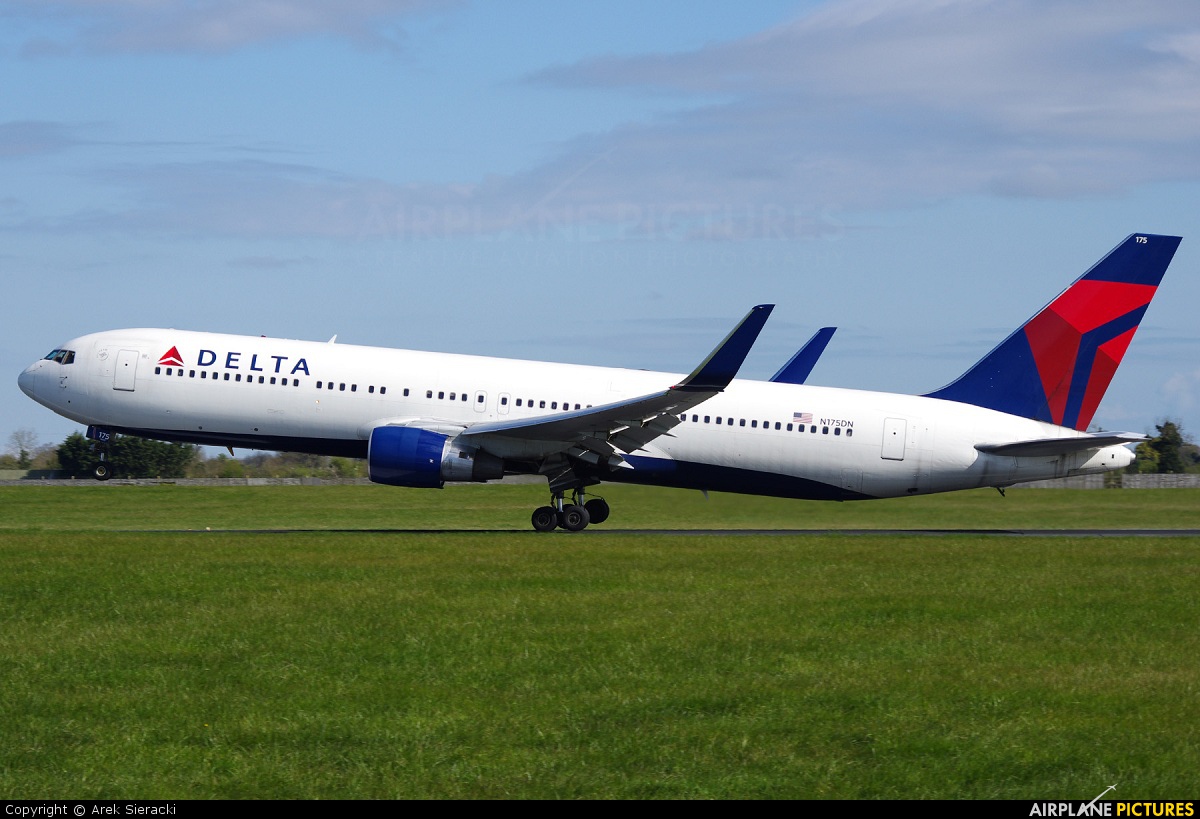 Delta Air Lines N175DN aircraft at Dublin