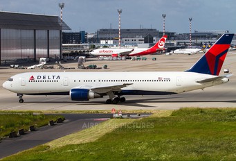 N155DL - Delta Air Lines Boeing 767-300ER