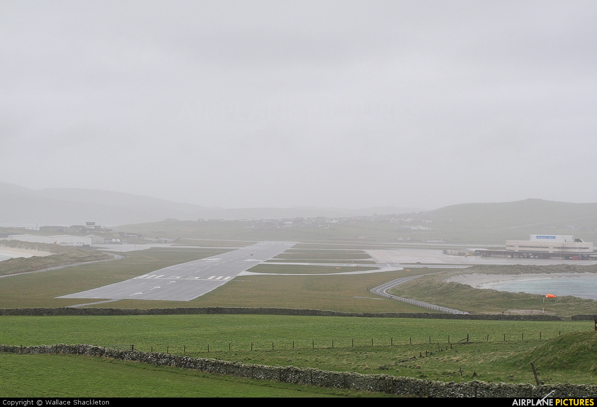 - Airport Overview - aircraft at Sumburgh