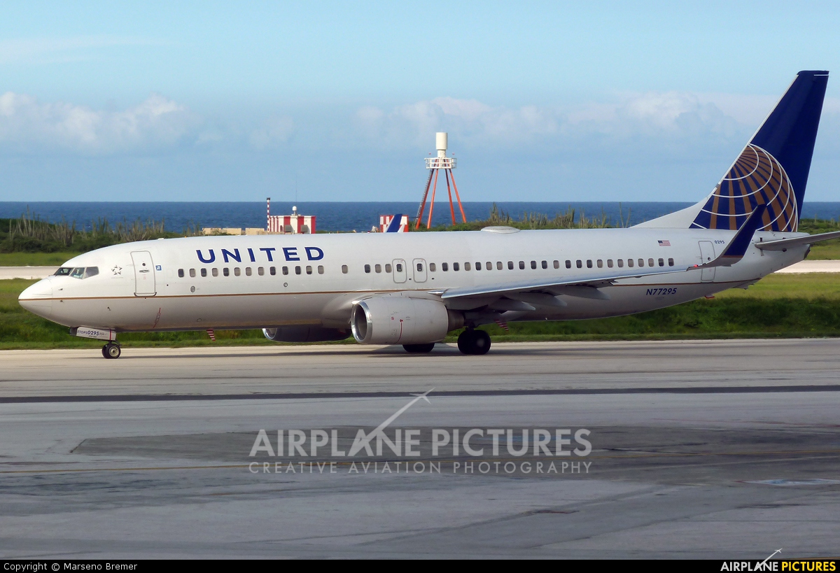 United Airlines N77295 aircraft at Hato / Curaçao Intl