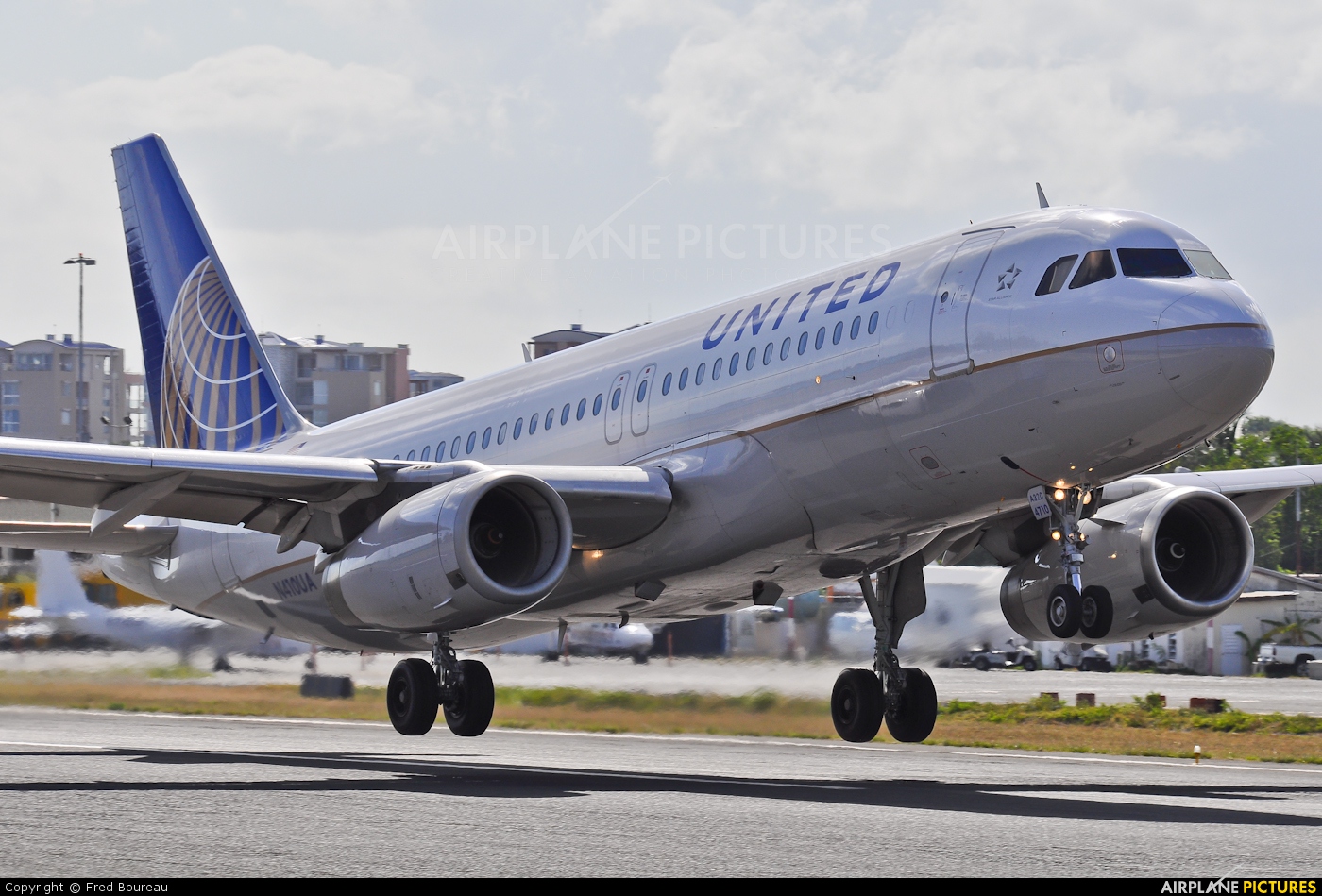 United Airlines N410UA aircraft at Sint Maarten - Princess Juliana Intl
