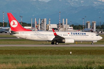 TC-JGJ - Turkish Airlines Boeing 737-800