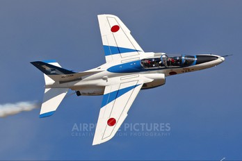 46-5726 - Japan - ASDF: Blue Impulse Kawasaki T-4