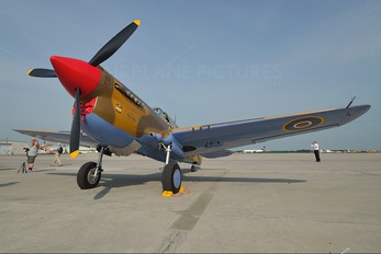 C-FVWC - Vintage Wings of Canada Curtiss P-40N Warhawk