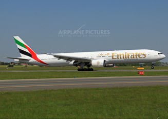 A6-EMM - Emirates Airlines Boeing 777-300
