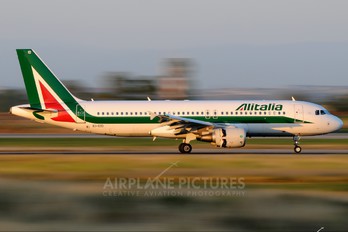 EI-EID - Alitalia Airbus A320