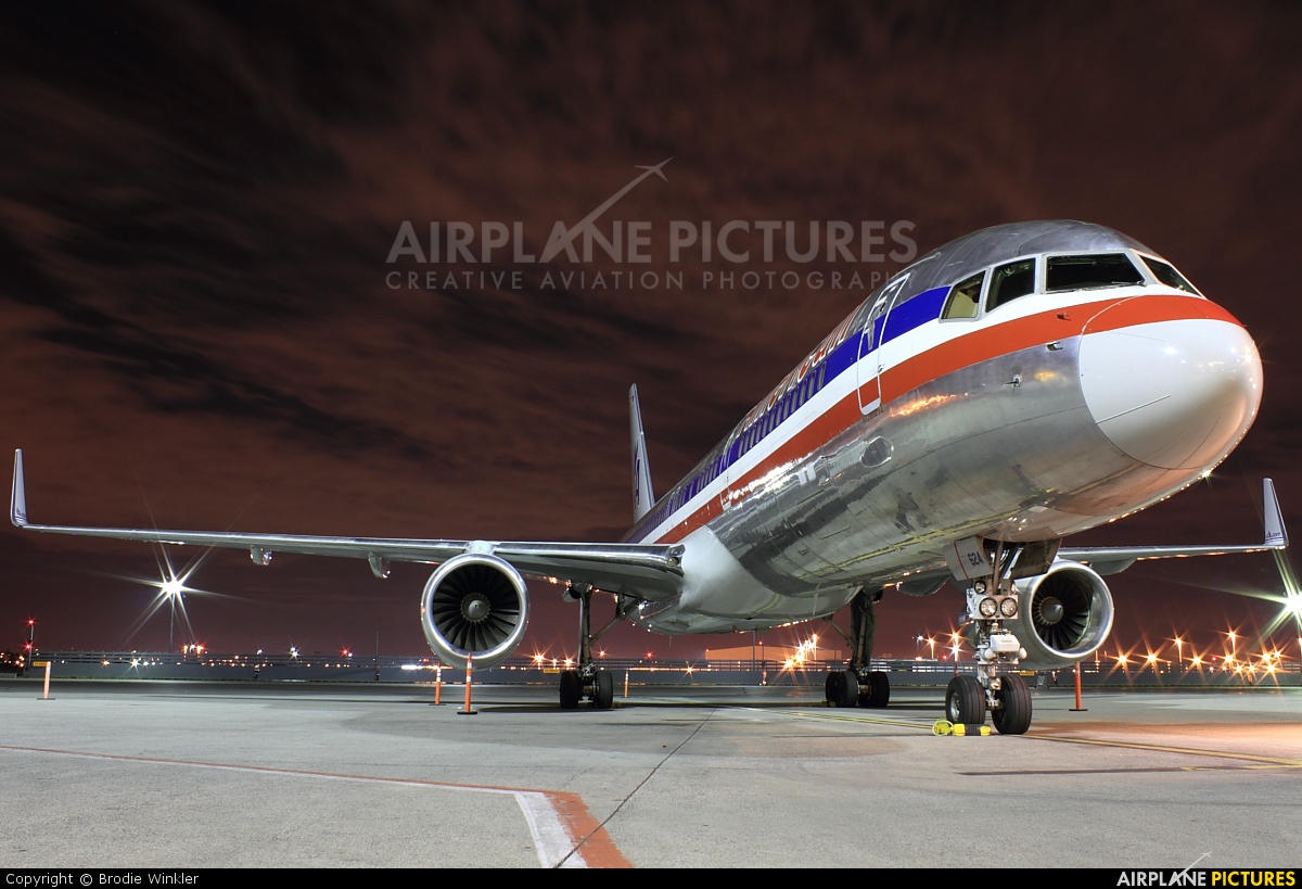 American Airlines N624AA aircraft at Vancouver Intl, BC