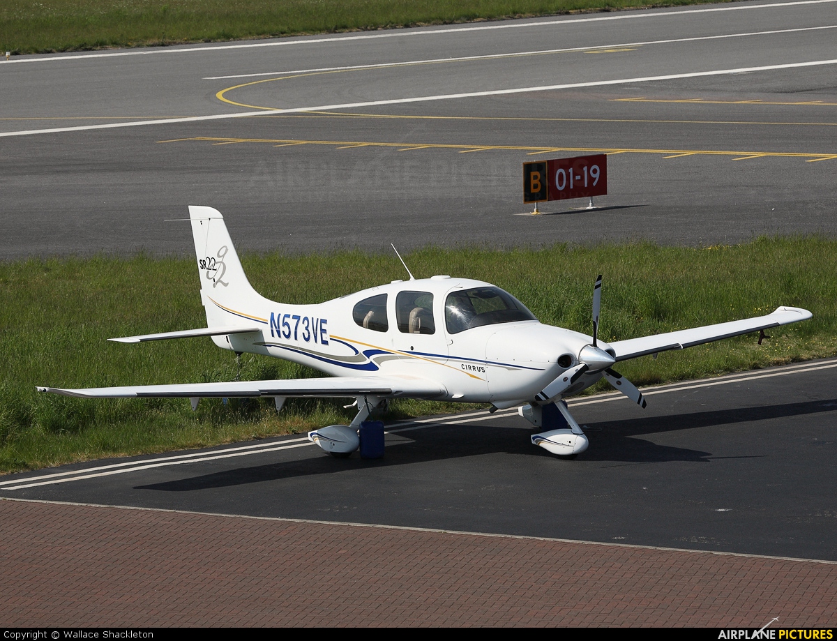 Private N573VE aircraft at Oban