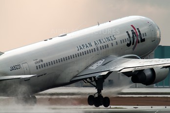 JA8231 - JAL - Japan Airlines Boeing 767-200