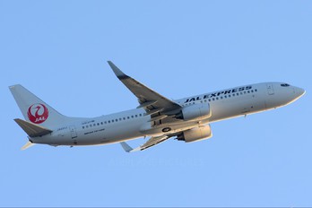 JA331J - JAL - Express Boeing 737-800