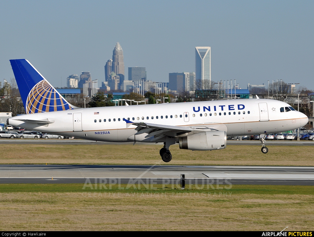 United Airlines N825UA aircraft at Charlotte - Douglas Intl