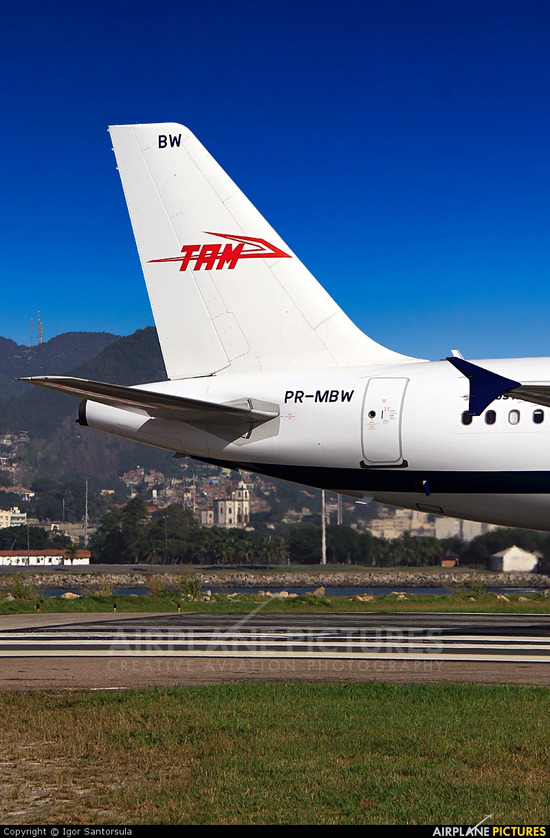 TAM PR-MBW aircraft at Rio de Janeiro - Santos Dumont