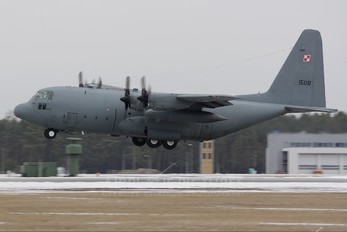 1508 - Poland - Air Force Lockheed C-130E Hercules