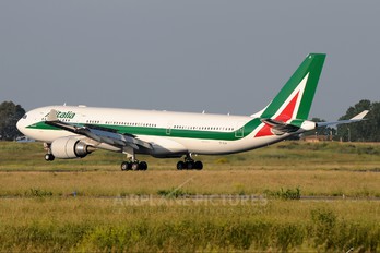 EI-EJI - Alitalia Airbus A330-200