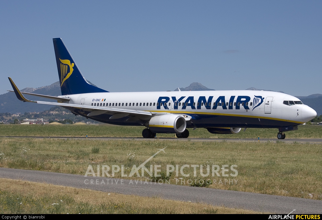 Ryanair EI-DHC aircraft at Bergamo - Orio al Serio