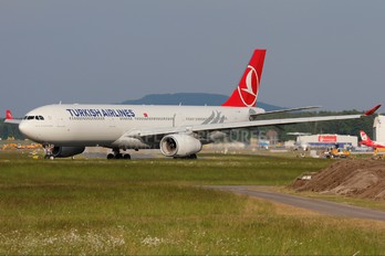 TC-JNR - Turkish Airlines Airbus A330-300
