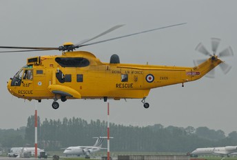 ZA105 - Royal Air Force Westland Sea King HAR.3