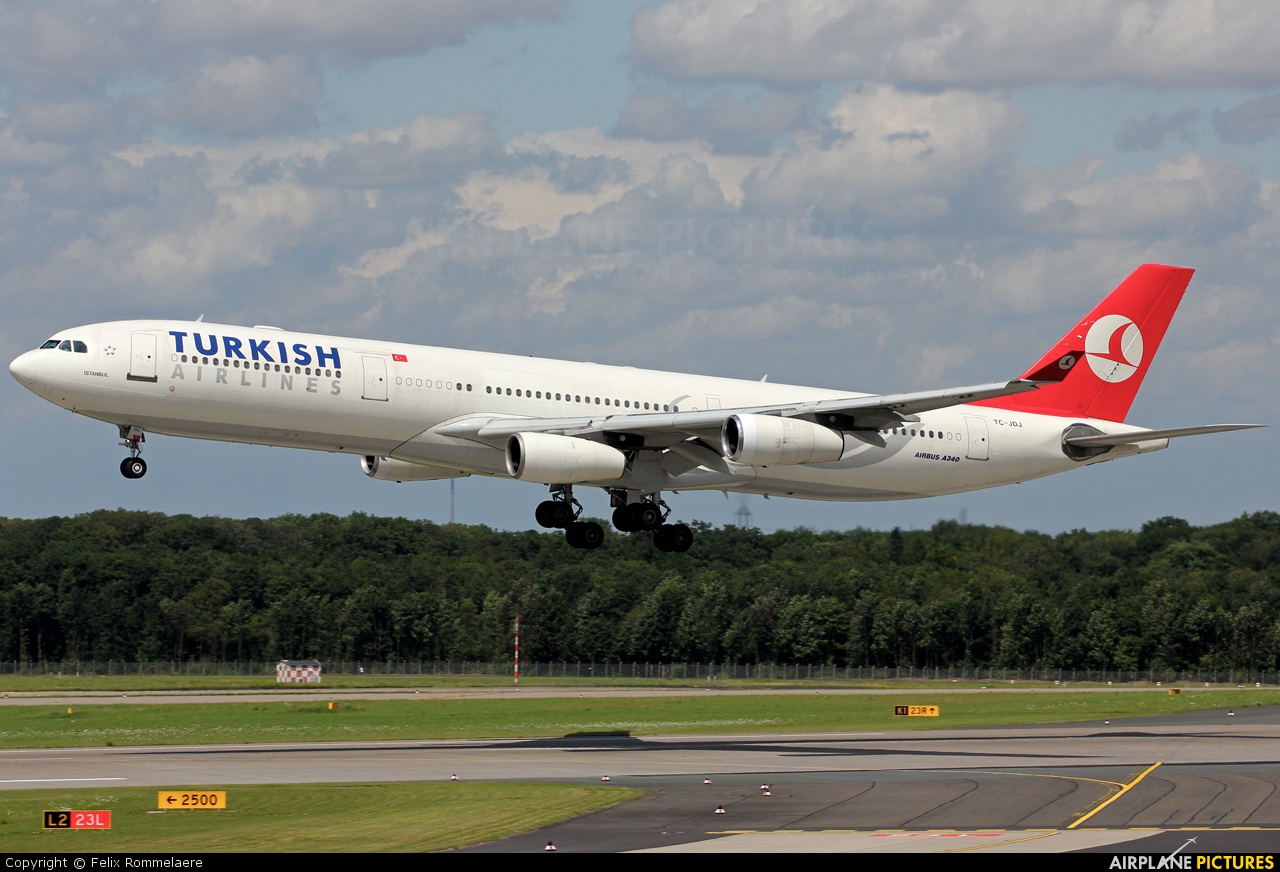 Turkish Airlines DUS aircraft at Düsseldorf