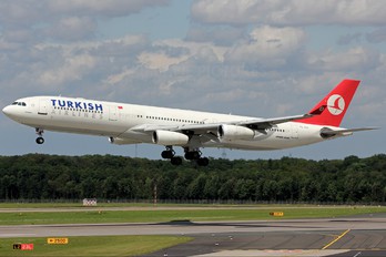 DUS - Turkish Airlines Airbus A340-300