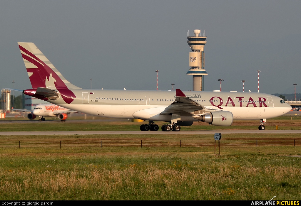 Qatar Airways A7-ACI aircraft at Milan - Malpensa