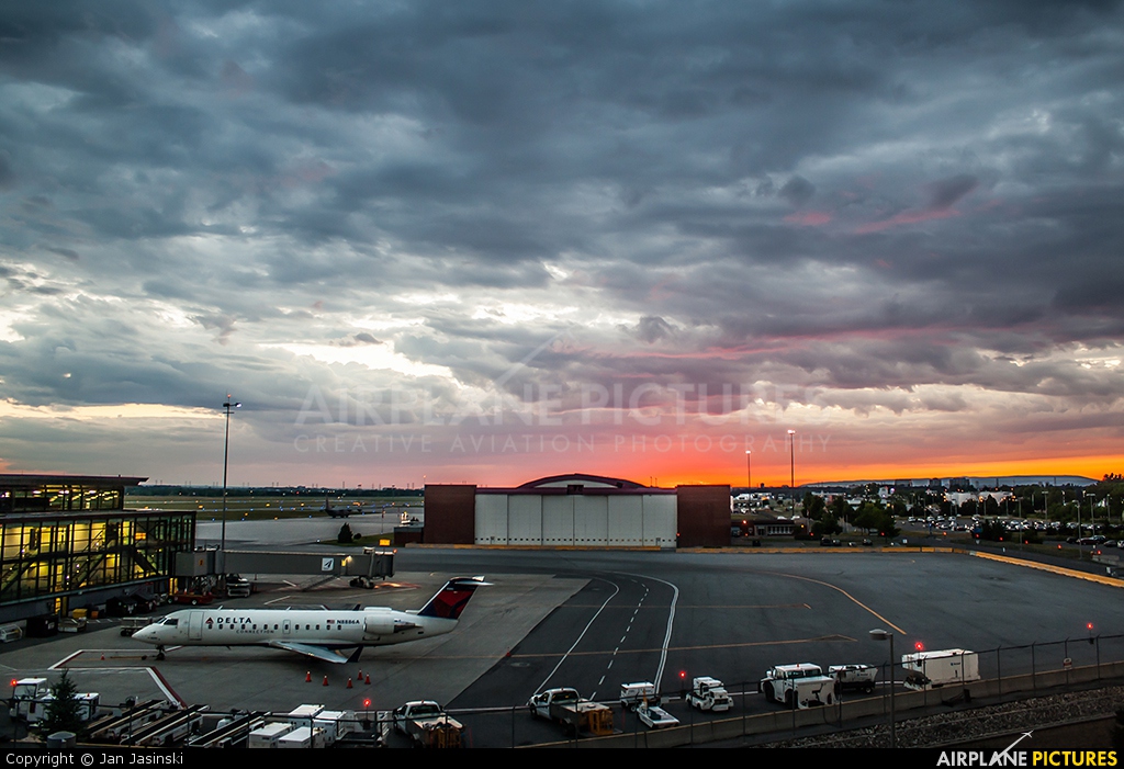 - Airport Overview - aircraft at Ottawa - Macdonald-Cartier Intl, ON