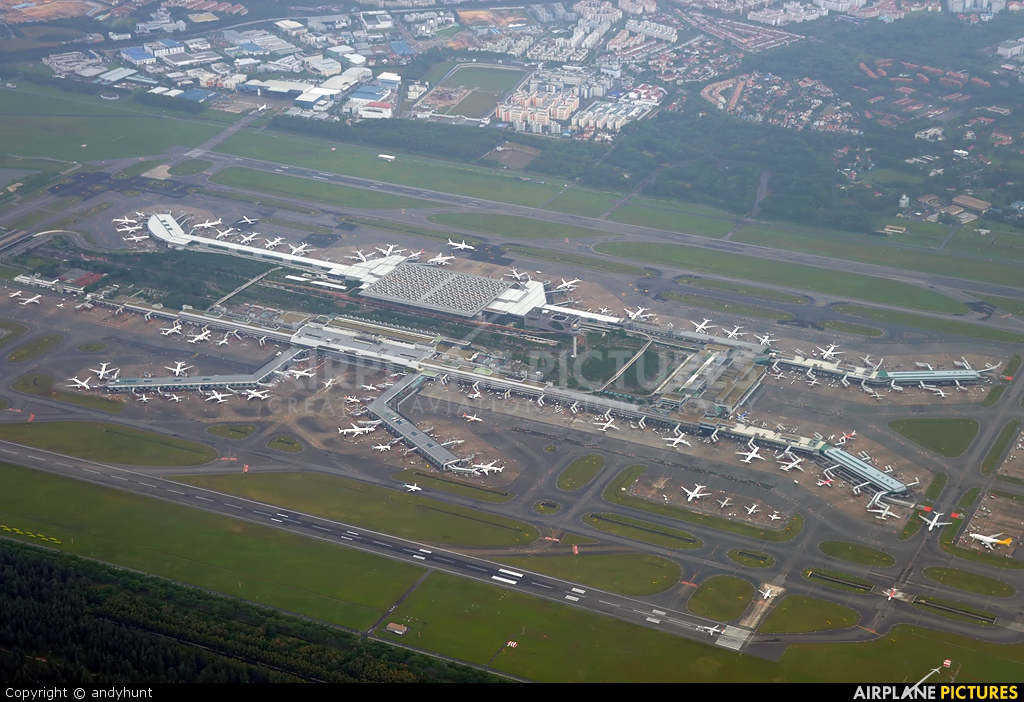 - Airport Overview - aircraft at Singapore - Changi