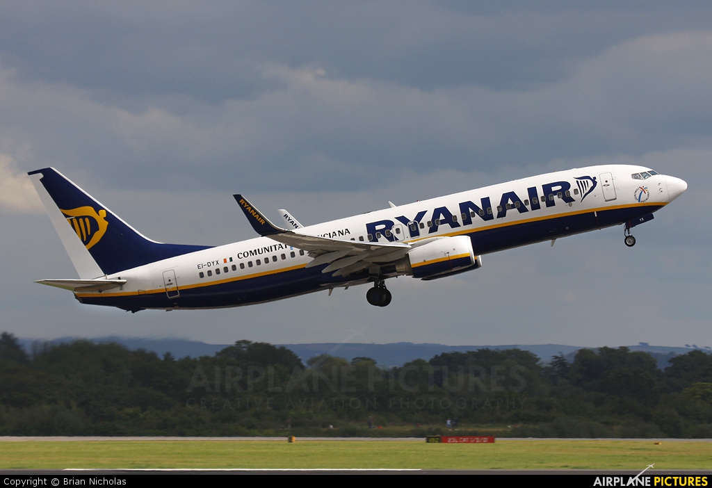 Ryanair EI-DYX aircraft at Manchester