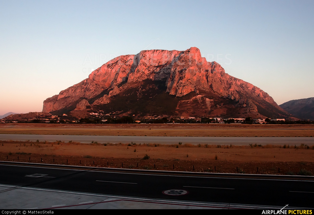 - Airport Overview - aircraft at Palermo
