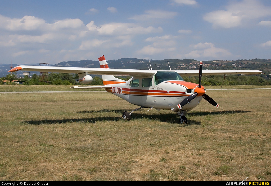 Private OE-DOX aircraft at Verona - Boscomantico