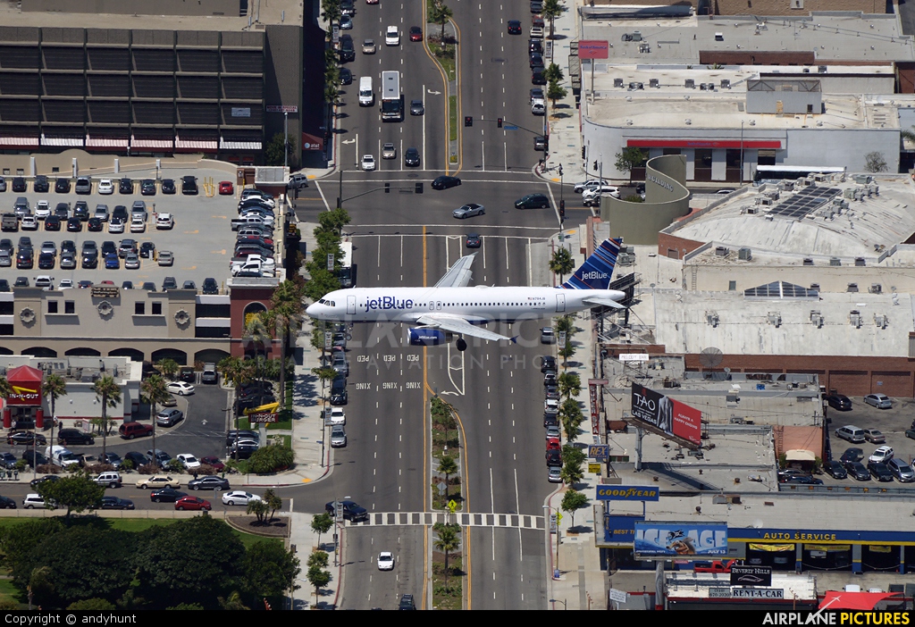 JetBlue Airways N784JB aircraft at Los Angeles Intl