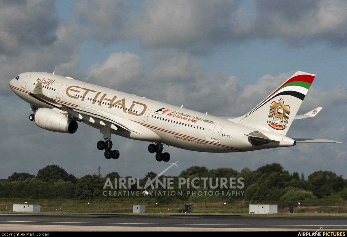 Etihad Airways A6-EYG aircraft at Manchester