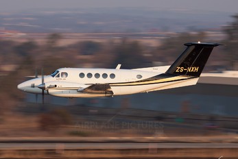 ZS-NXH - Private Beechcraft 200 King Air